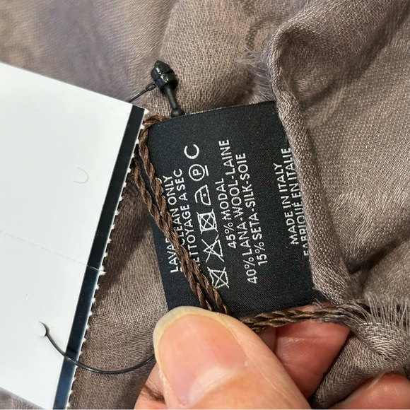 NWT Authentic Gucci Diamente & GG Web Wool Blend Lightweight Scarf French Gray - Picture 3 of 7